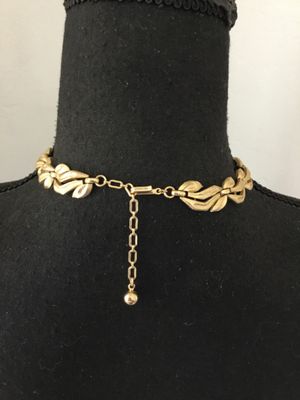 Beautiful vintage Trifari choker