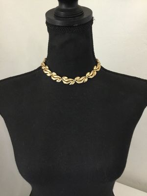 Beautiful vintage Trifari choker