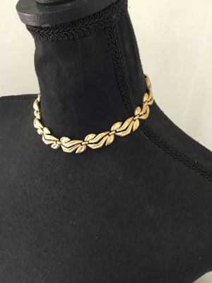 Beautiful vintage Trifari choker