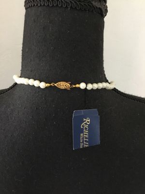 Beautiful vintage, classic faux, pearl glass bead necklace