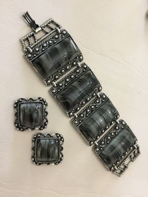 Vintage, gray, striped, chunky wide selro style statement, panel bracelet, and matching clip on earrings