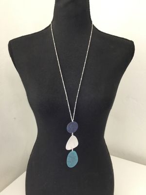Beautiful, silver toned statement, necklace