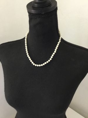 Beautiful vintage, classic faux, pearl glass bead necklace