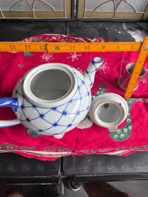 Blue and White Lattice Pattern Ceramic Teapot with Lid