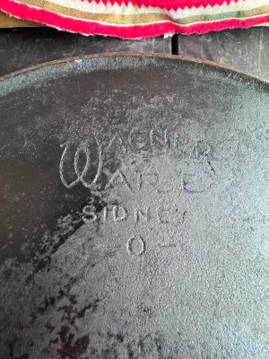 Vintage Wagner Ware Sidney -O- Cast Iron Skillet #11 (1061 A)