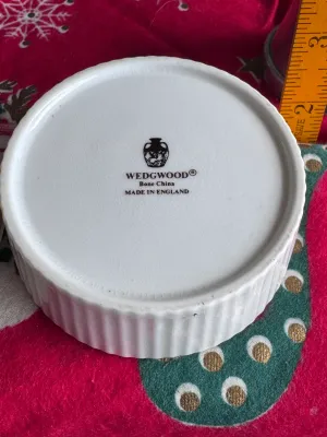 Wedgwood Bone China Wild Strawberry Round Covered Trinket Box