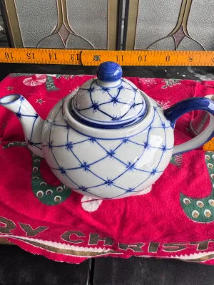 Blue and White Lattice Pattern Ceramic Teapot with Lid