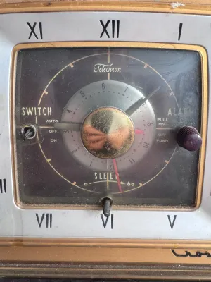 Vintage Crosley Telechron Bakelite Clock Radio