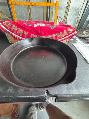 Vintage Wagner Ware Sidney -O- Cast Iron Skillet #11 (1061 A)