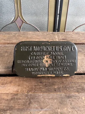Vintage WWII US Govt Carlisle Model First Aid Packet Tin