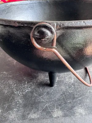 Vintage Cast Iron 3-Legged Kettle Cauldron with Wire Bail Handle