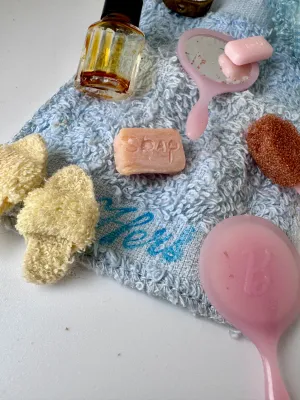 Vintage Barbie Doll Bath & Vanity Accessories Lot