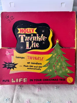 Vintage Holly Twinkle-Lite 20-Light Christmas Set with Transformer