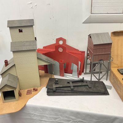 3295 Large lot of Antique Trains & Parts