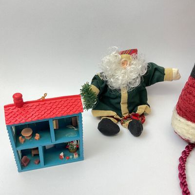 Vintage Santa Claus Figurines & Miniature Dollhouse Ornament - 5 Piece Lot