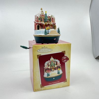 3274 Hallmark Keepsake “City Sidewalks” Ornament