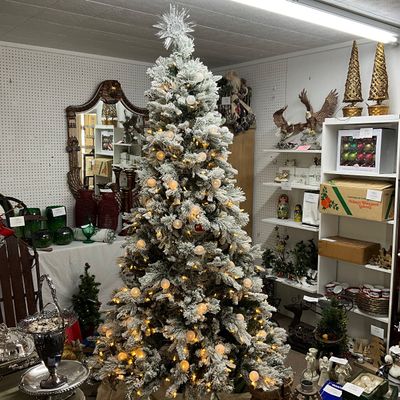GE Just Cut 7.5' Pre-Lit Snow Covered Candlewood Pine Christmas Tree