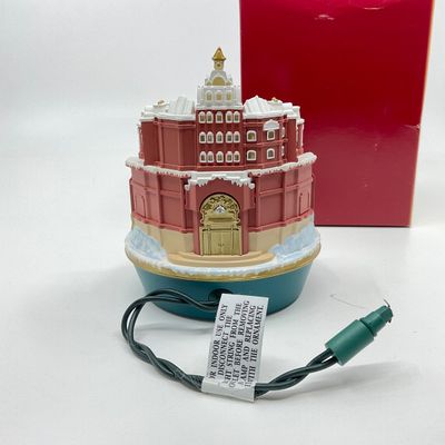 3274 Hallmark Keepsake “City Sidewalks” Ornament