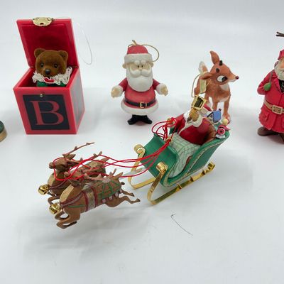 3286 Lot of Hallmark Ornaments