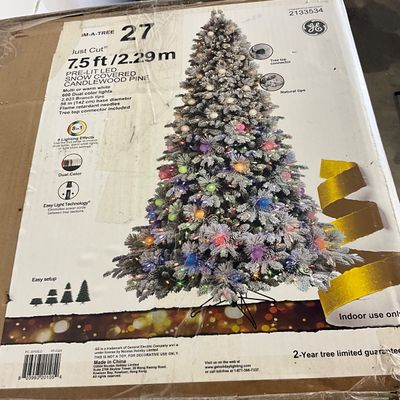 GE Just Cut 7.5' Pre-Lit Snow Covered Candlewood Pine Christmas Tree