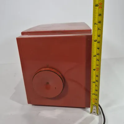 LOT 70U: Vintage Sentinel Bakelite Tube Radio