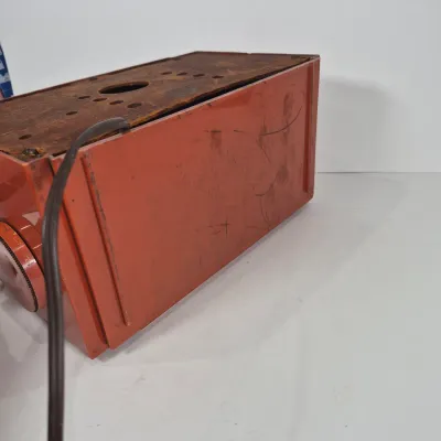 LOT 70U: Vintage Sentinel Bakelite Tube Radio