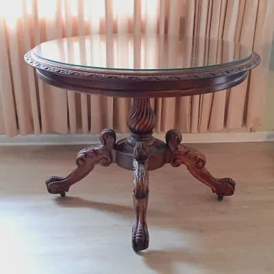 LOT 197: Antique Victorian-Style Pedestal Table
