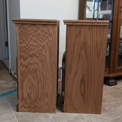 LOT 125: Pair of Wooden Accent Tables/Nightstands