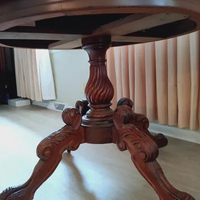 LOT 197: Antique Victorian-Style Pedestal Table