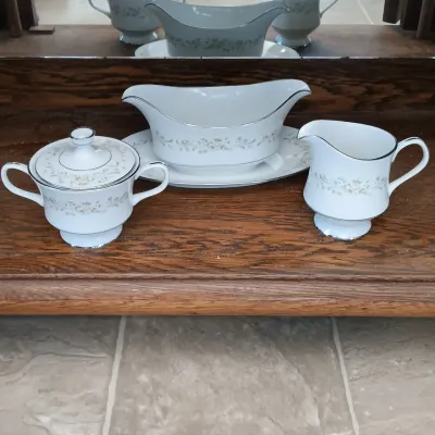 LOT 138: Sango China Set - Deutante