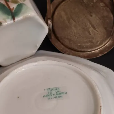 LOT 232: Bombay Rosette Salad Plates with Porcelain Tea Pot, Creamer, Sugar Bowl & Tea Cup