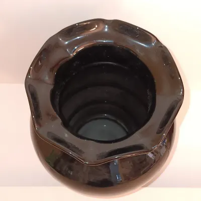 LOT 143: Green Swirl Art Glass Vase, Black Amethyst Vase & Two Black Glass Flower Bowl Stand/Riser