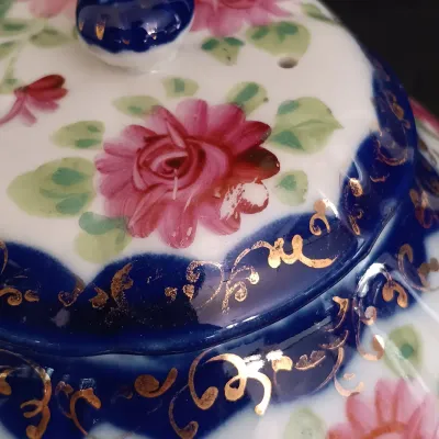 LOT 232: Bombay Rosette Salad Plates with Porcelain Tea Pot, Creamer, Sugar Bowl & Tea Cup