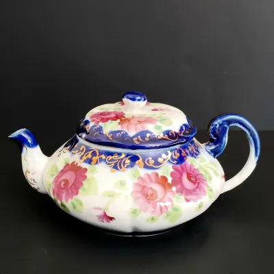 LOT 232: Bombay Rosette Salad Plates with Porcelain Tea Pot, Creamer, Sugar Bowl & Tea Cup