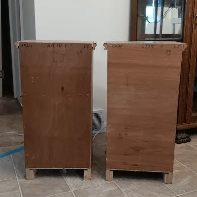 LOT 125: Pair of Wooden Accent Tables/Nightstands