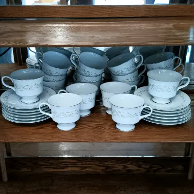 LOT 138: Sango China Set - Deutante