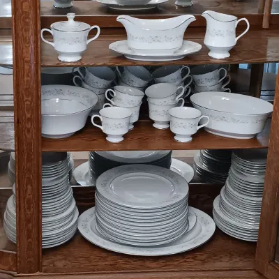 LOT 138: Sango China Set - Deutante