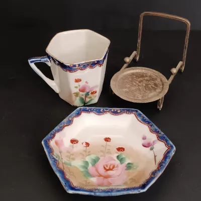 LOT 232: Bombay Rosette Salad Plates with Porcelain Tea Pot, Creamer, Sugar Bowl & Tea Cup