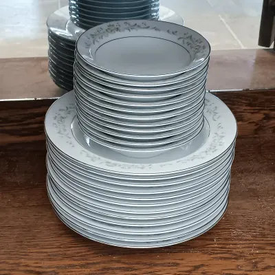 LOT 138: Sango China Set - Deutante