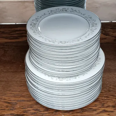 LOT 138: Sango China Set - Deutante