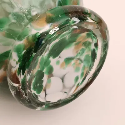 LOT 143: Green Swirl Art Glass Vase, Black Amethyst Vase & Two Black Glass Flower Bowl Stand/Riser
