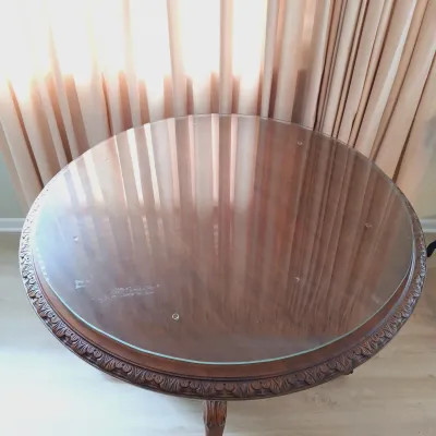 LOT 197: Antique Victorian-Style Pedestal Table