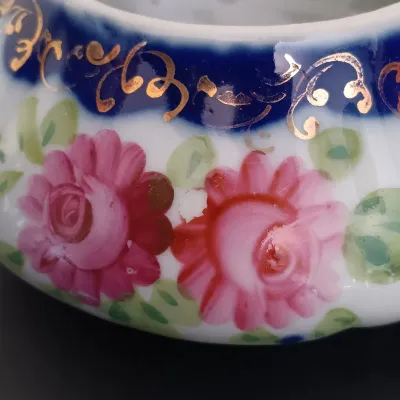 LOT 232: Bombay Rosette Salad Plates with Porcelain Tea Pot, Creamer, Sugar Bowl & Tea Cup