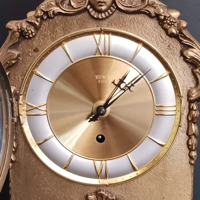 LOT 226: Westwood 8-Day Metal Mantel Clock