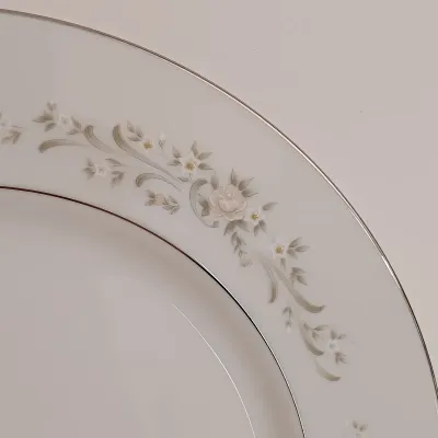 LOT 138: Sango China Set - Deutante