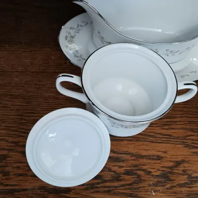 LOT 138: Sango China Set - Deutante