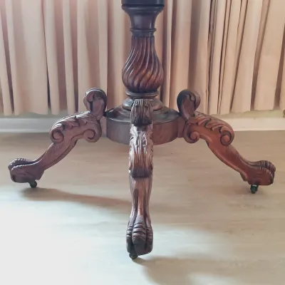 LOT 197: Antique Victorian-Style Pedestal Table