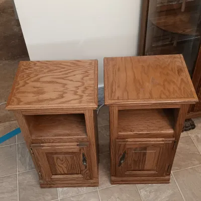 LOT 125: Pair of Wooden Accent Tables/Nightstands