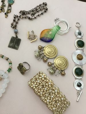 Beautiful vintage and fashion bracelet, necklace, earring, ring, etc. all in very good condition silver and gold toned