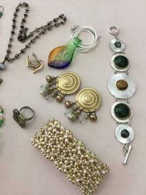 Beautiful vintage and fashion bracelet, necklace, earring, ring, etc. all in very good condition silver and gold toned